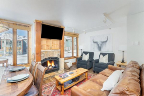 2 Min Walk to Lift 7, Shuttle to Gondola! Hot Tub, Fireplace condo Telluride